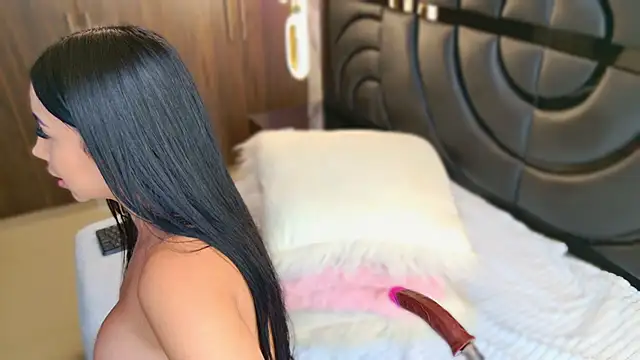 Snapshot of sarahgrey18 chatting on 02.26.25 sarahgrey18 online show from 02.26.25