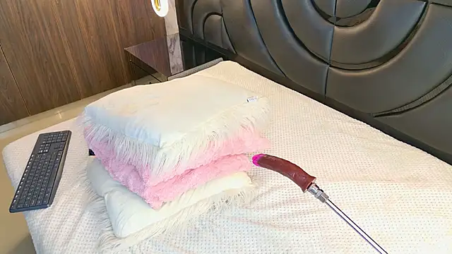 Snapshot of sarahgrey18 chatting on 02.27.25 sarahgrey18 online show from 02.27.25