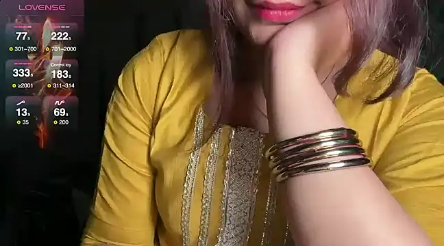Snapshot of Sizzling__ZAARA chatting on 12.22.24 Sizzling ZAARA online show from 12.22.24