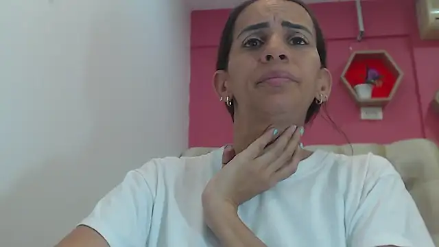 Amber Moore online show from 10.04.25