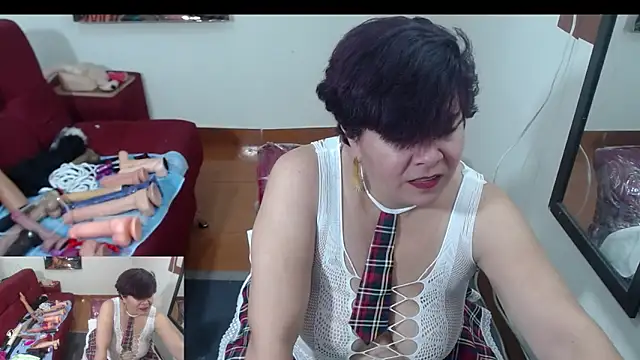 Snapshot of angelitolove727 chatting on 10.10.25 angelitolove727 online show from 10.10.25