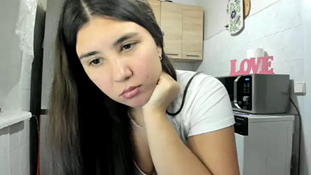 MiaMarrone online show from 11.26.25