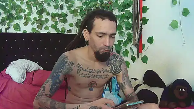 Snapshot of caribbeanlover1 chatting on 12.18.24 caribbeanlover1 online show from 12.18.24