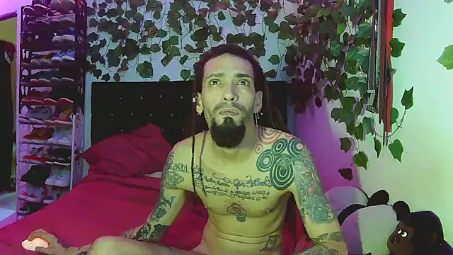 Snapshot of caribbeanlover1 chatting on 12.21.24 caribbeanlover1 online show from 12.21.24