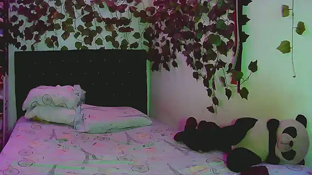 Snapshot of caribbeanlover1 chatting on 01.04.25 caribbeanlover1 online show from 01.04.25