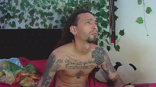 Snapshot of caribbeanlover1 chatting on 01.22.25 caribbeanlover1 online show from 01.22.25