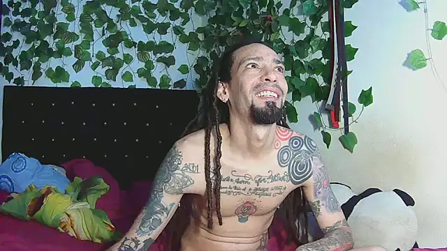 Snapshot of caribbeanlover1 chatting on 02.24.25 caribbeanlover1 online show from 02.24.25