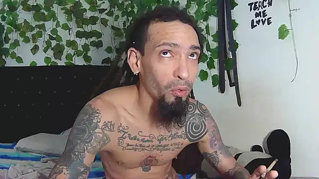 Snapshot of caribbeanlover1 chatting on 10.15.25 caribbeanlover1 online show from 10.15.25