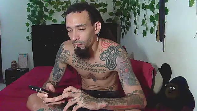 Snapshot of caribbeanlover1 chatting on 10.21.25 caribbeanlover1 online show from 10.21.25