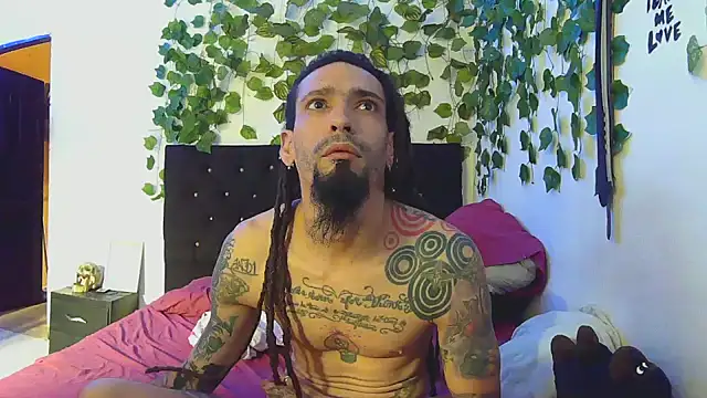 Snapshot of caribbeanlover1 chatting on 10.31.25 caribbeanlover1 online show from 10.31.25