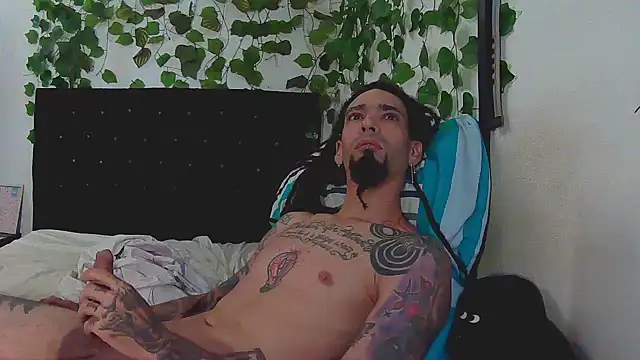 Snapshot of caribbeanlover1 chatting on 12.15.25 caribbeanlover1 online show from 12.15.25