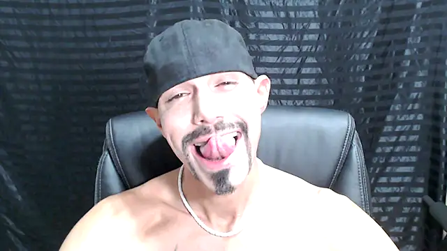 Snapshot of ThickD2C chatting on 12.13.24 ThickD2C online show from 12.13.24