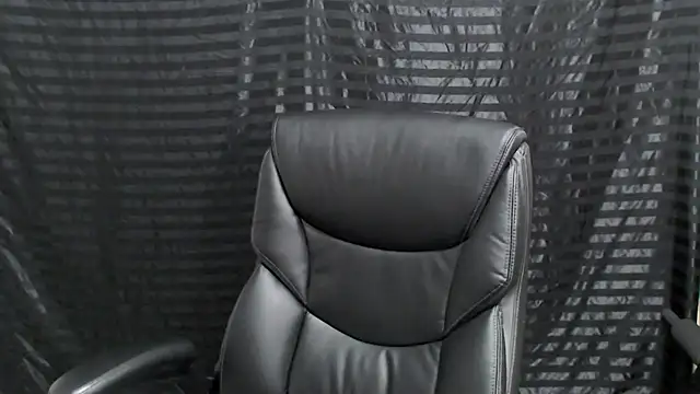 Snapshot of ThickD2C chatting on 12.14.24 ThickD2C online show from 12.14.24