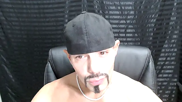 Snapshot of ThickD2C chatting on 12.15.24 ThickD2C online show from 12.15.24