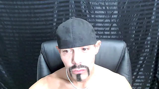 Snapshot of ThickD2C chatting on 12.19.24 ThickD2C online show from 12.19.24