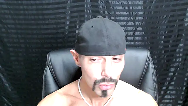 Snapshot of ThickD2C chatting on 12.19.24 ThickD2C online show from 12.19.24