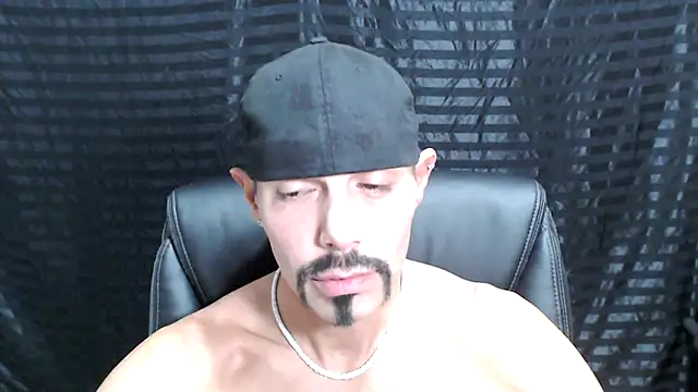 Snapshot of ThickD2C chatting on 12.20.24 ThickD2C online show from 12.20.24