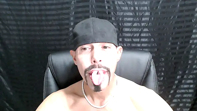Snapshot of ThickD2C chatting on 12.26.24 ThickD2C online show from 12.26.24
