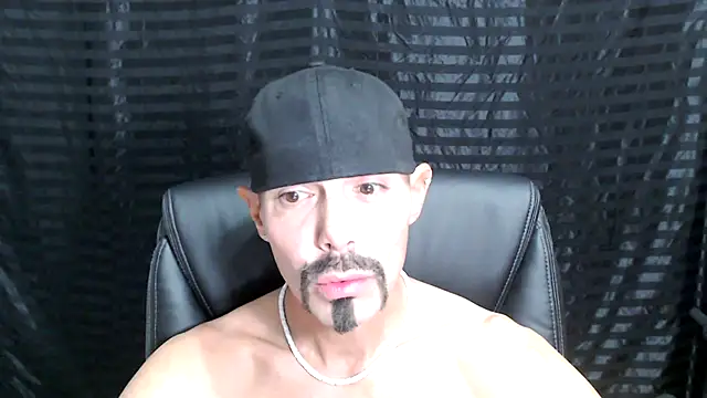 Snapshot of ThickD2C chatting on 01.03.25 ThickD2C online show from 01.03.25