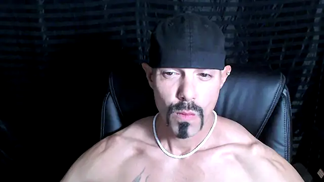Snapshot of ThickD2C chatting on 01.04.25 ThickD2C online show from 01.04.25