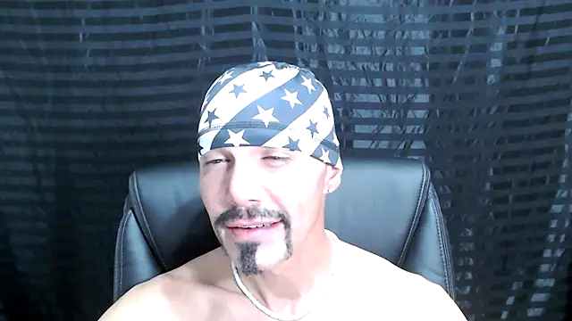 Snapshot of ThickD2C chatting on 01.23.25 ThickD2C online show from 01.23.25