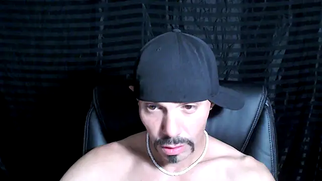 Snapshot of ThickD2C chatting on 01.23.25 ThickD2C online show from 01.23.25