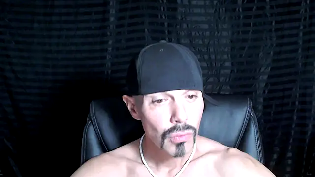 Snapshot of ThickD2C chatting on 01.24.25 ThickD2C online show from 01.24.25