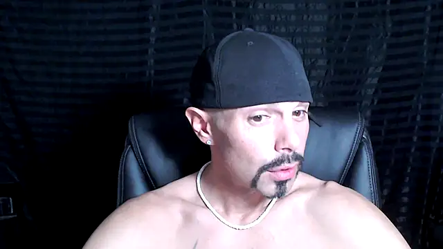 Snapshot of ThickD2C chatting on 01.25.25 ThickD2C online show from 01.25.25