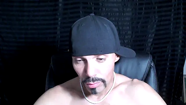 Snapshot of ThickD2C chatting on 01.25.25 ThickD2C online show from 01.25.25