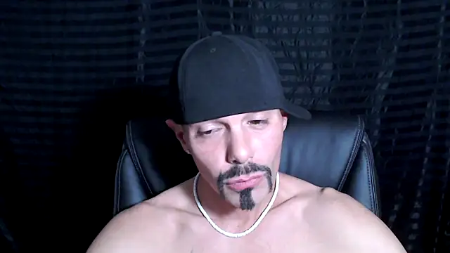 Snapshot of ThickD2C chatting on 01.28.25 ThickD2C online show from 01.28.25