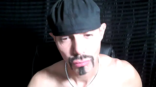 Snapshot of ThickD2C chatting on 01.31.25 ThickD2C online show from 01.31.25
