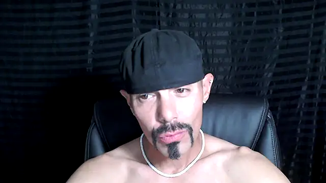 Snapshot of ThickD2C chatting on 02.11.25 ThickD2C online show from 02.11.25