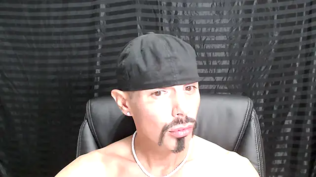 Snapshot of ThickD2C chatting on 02.13.25 ThickD2C online show from 02.13.25