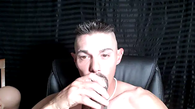 Snapshot of ThickD2C chatting on 02.14.25 ThickD2C online show from 02.14.25