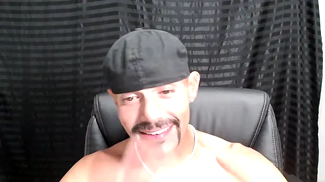 Snapshot of ThickD2C chatting on 02.24.25 ThickD2C online show from 02.24.25