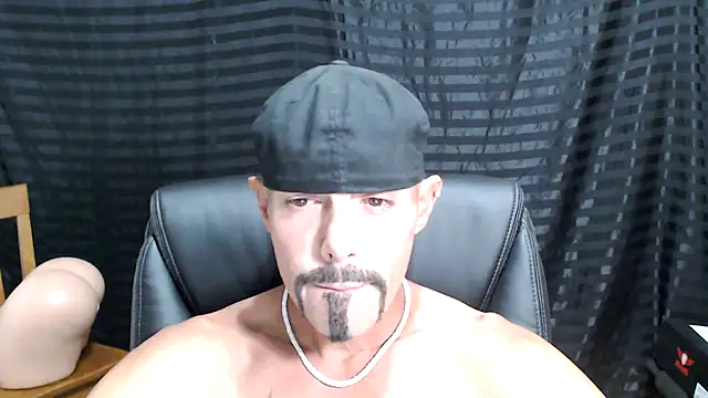 Snapshot of ThickD2C chatting on 03.02.25 ThickD2C online show from 03.02.25