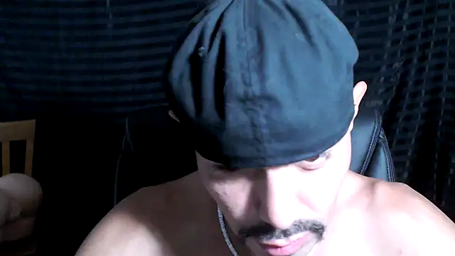 Snapshot of ThickD2C chatting on 03.08.25 ThickD2C online show from 03.08.25