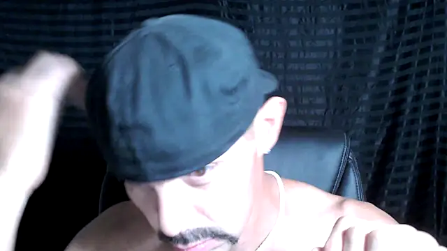 Snapshot of ThickD2C chatting on 03.13.25 ThickD2C online show from 03.13.25