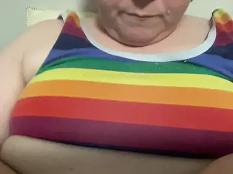 Snapshot of ParisNova chatting on 12.02.24 ParisNova online show from 12.02.24