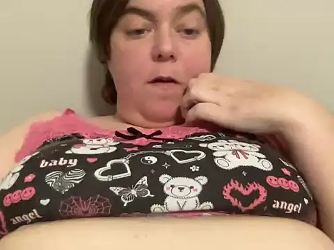 Snapshot of ParisNova chatting on 12.04.24 ParisNova online show from 12.04.24