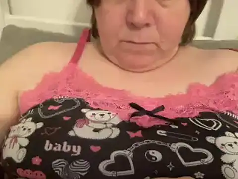 Snapshot of ParisNova chatting on 12.26.24 ParisNova online show from 12.26.24