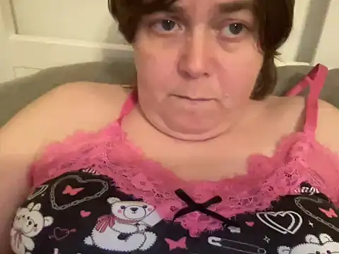 Snapshot of ParisNova chatting on 12.30.24 ParisNova online show from 12.30.24