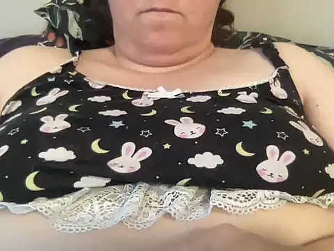 Snapshot of ParisNova chatting on 01.23.25 ParisNova online show from 01.23.25