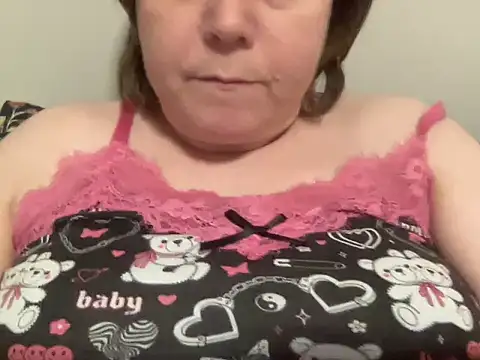 Snapshot of ParisNova chatting on 02.02.25 ParisNova online show from 02.02.25