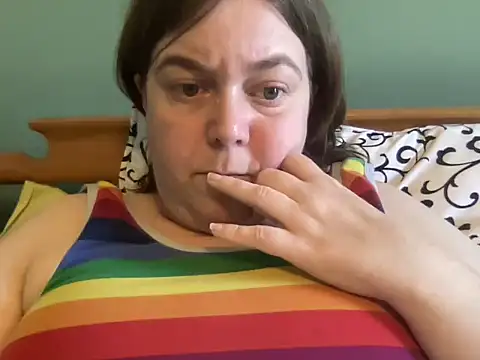 Snapshot of ParisNova chatting on 03.13.25 ParisNova online show from 03.13.25