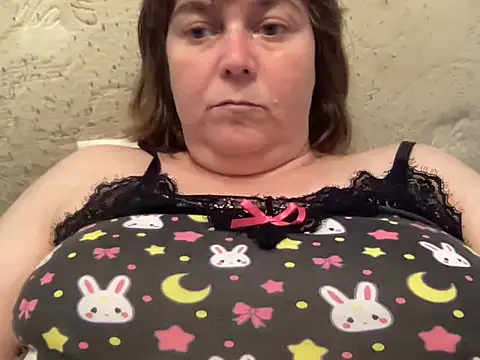 Snapshot of ParisNova chatting on 09.20.25 ParisNova online show from 09.20.25