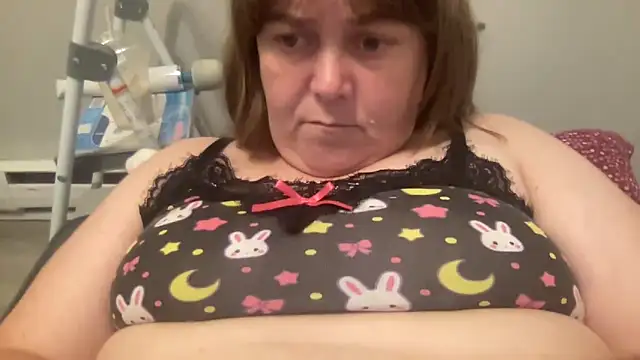 Snapshot of ParisNova chatting on 10.19.25 ParisNova online show from 10.19.25