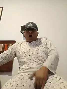 chicoguapo8 online show from 10.10.25