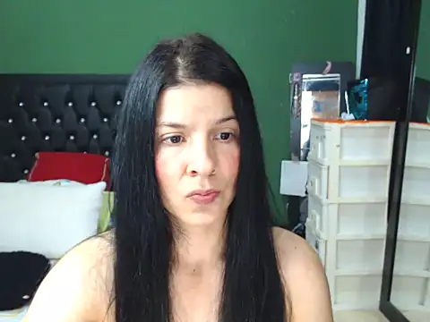 Estefani 32 online show from 12.29.24