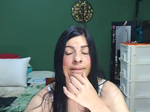 Estefani 32 online show from 01.13.25